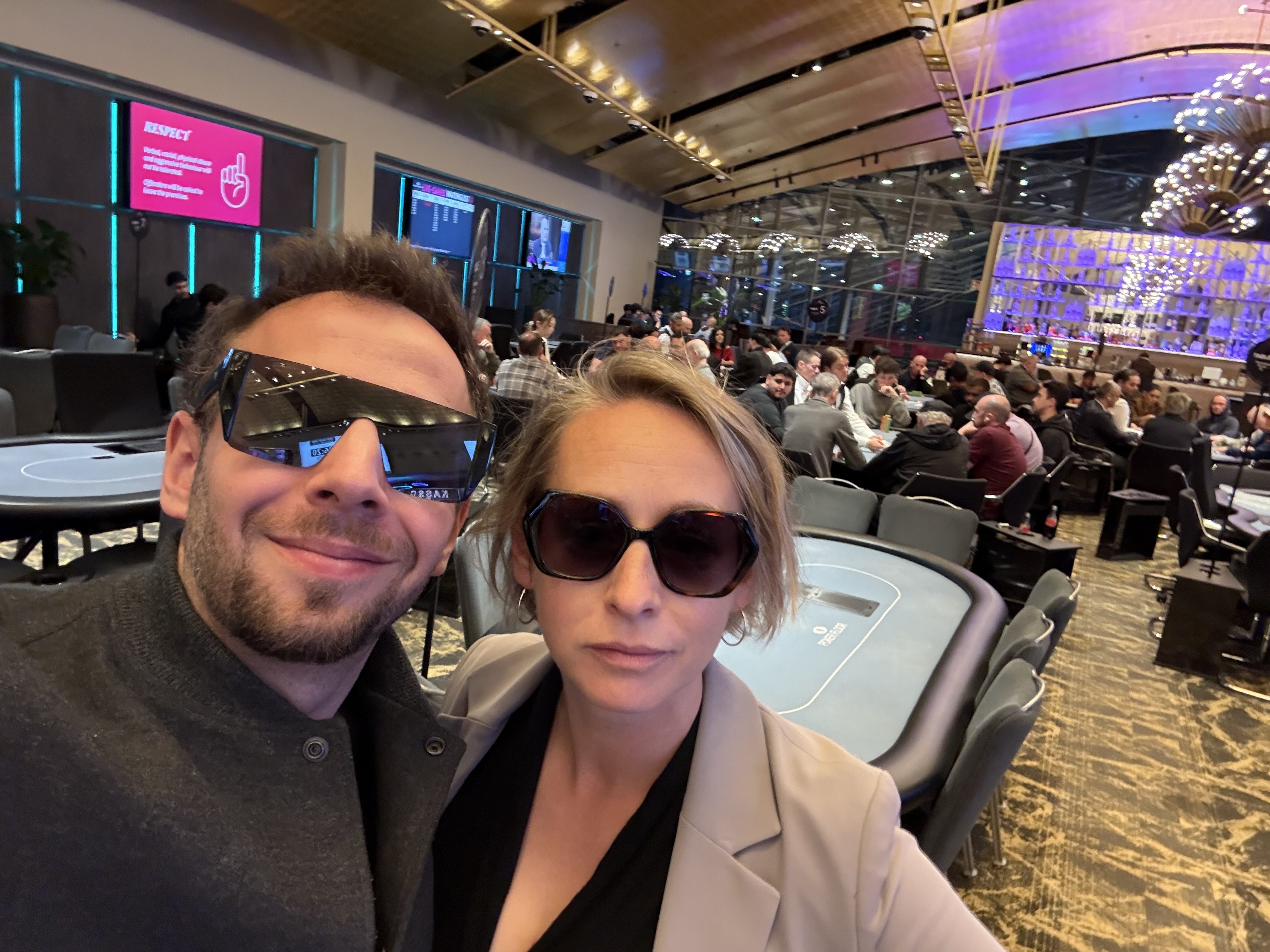 Ein Pokerturnier mitspielen